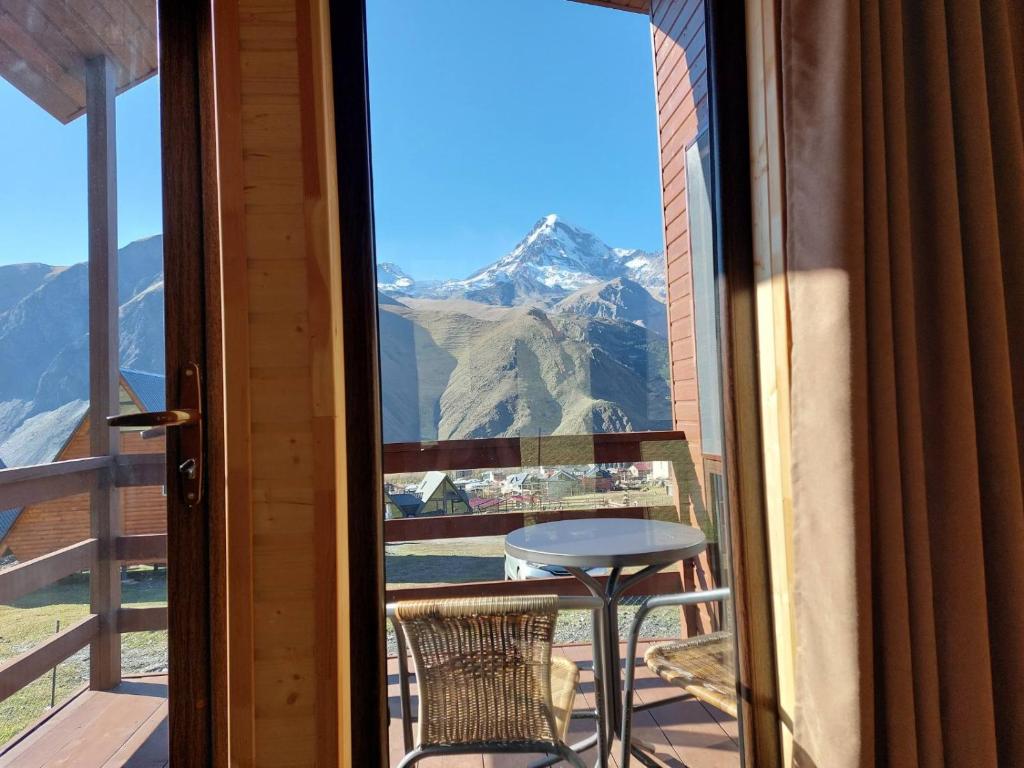 Kazbegi Twins room 1