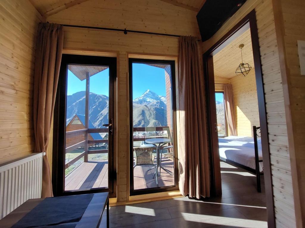 Kazbegi Twins room 2
